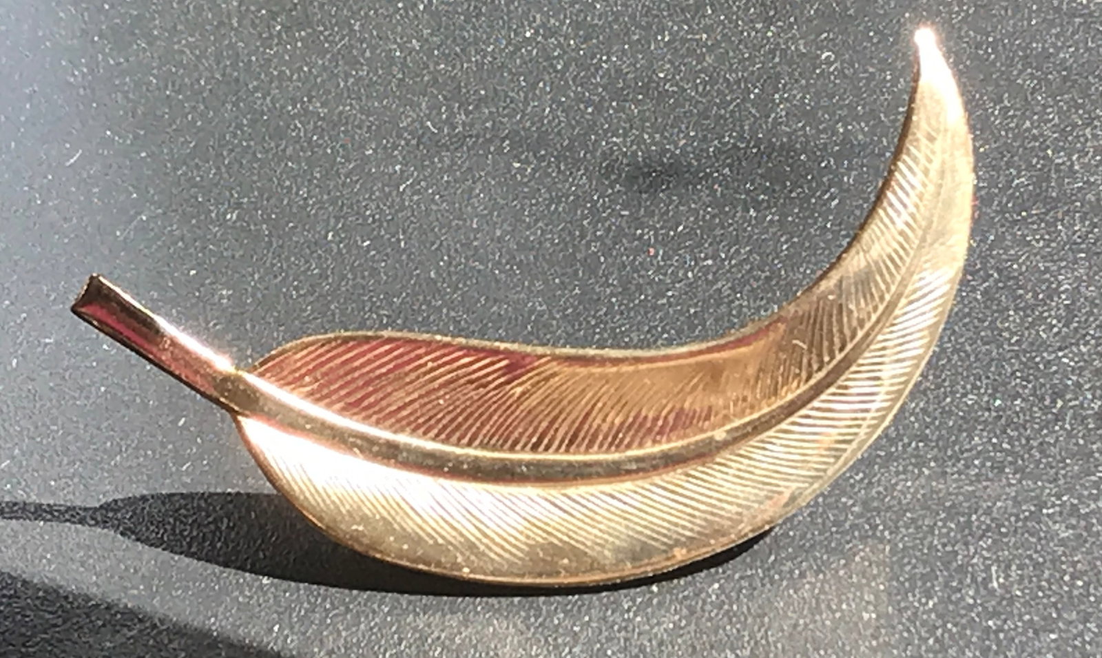 Vintage Brooch Pin: Vintage Brooch Pin, Size: 2"