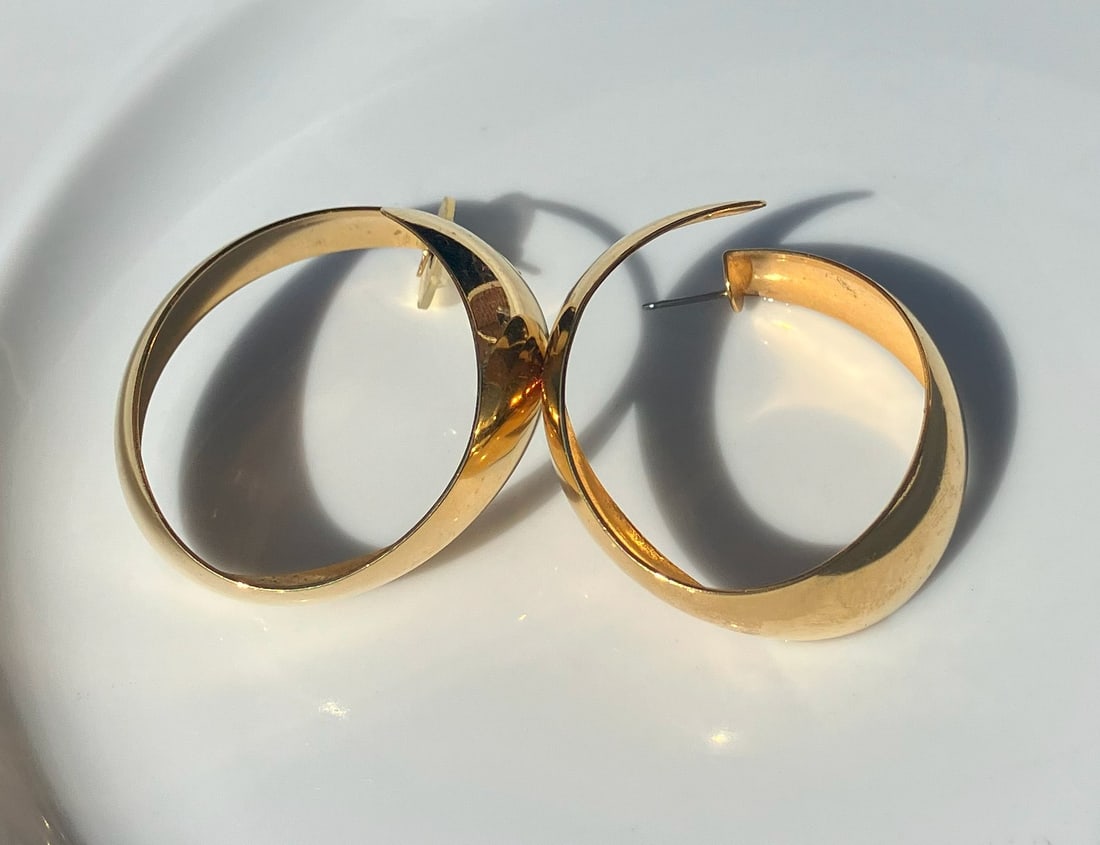 Pair of Gold Filled Earrings: Pair of Gold Filled Earrings