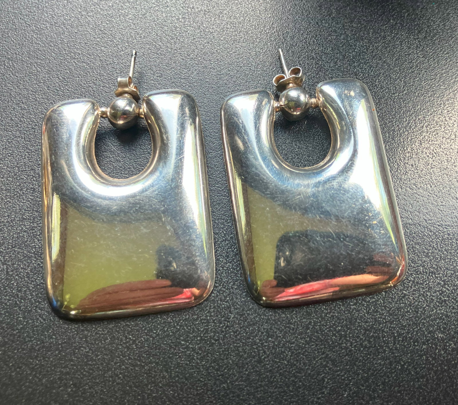 Pair of Silver Earrings: Pair of Silver Earrings, weight: 9.4g