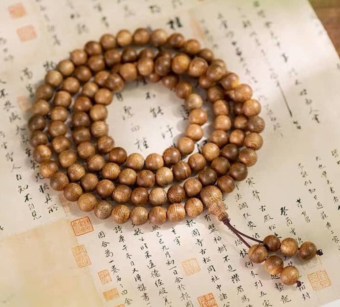 Vintage Chen Xiang 108 Prayer Beads: Vintage Chen Xiang 108 Prayer Beads, size of each bead: 6mm