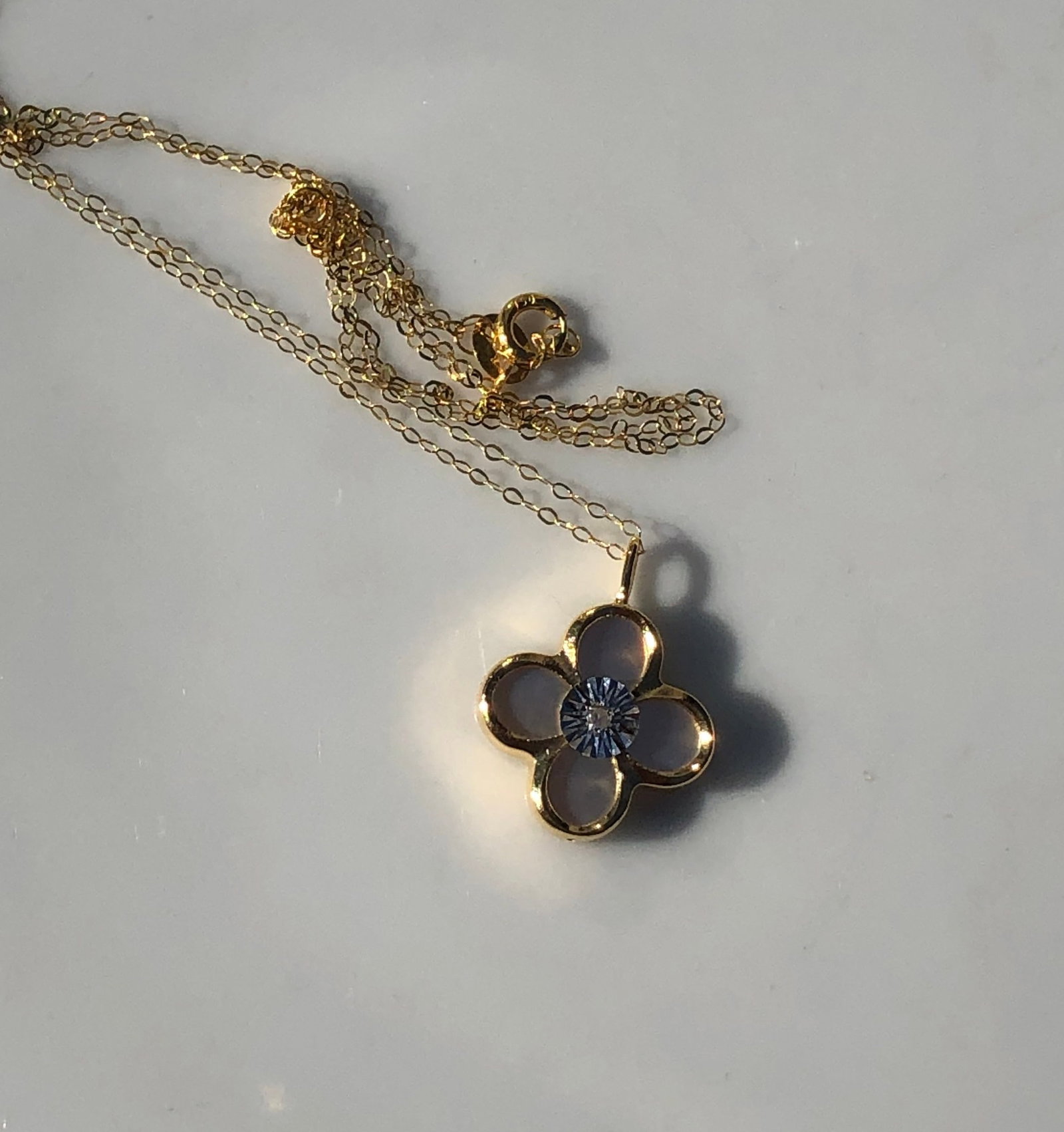 18K Gold Mother of Pearl Flower Pendant with 18K gold Chain