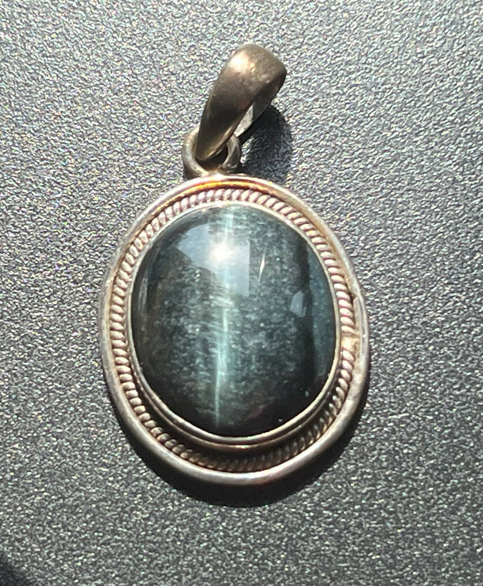Vintage Silver Pendant: Vintage Silver Pendant, weight 8.5g