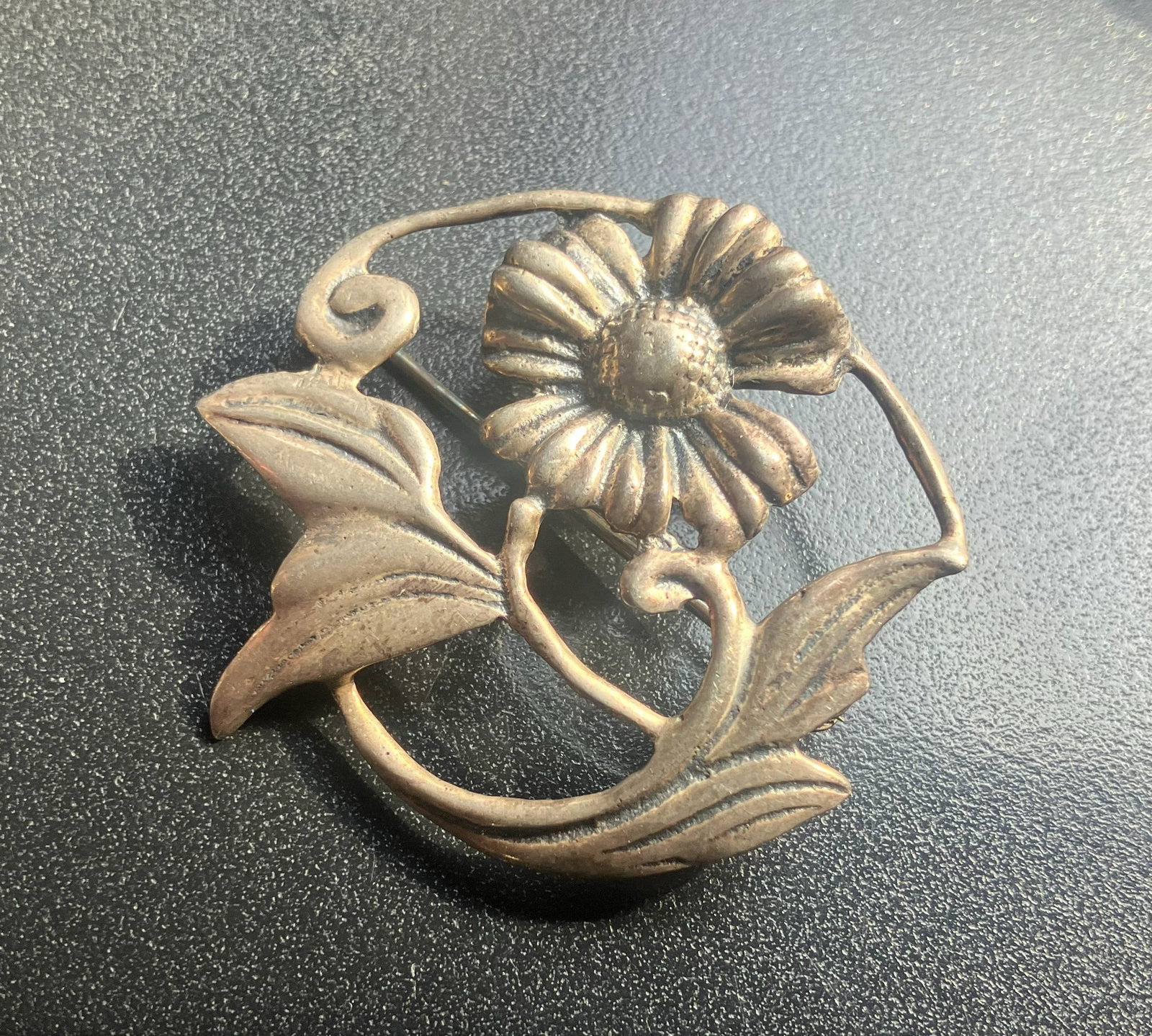 Vintage Silver Brooch Pin: Vintage Silver Brooch Pin, Size: 2"
