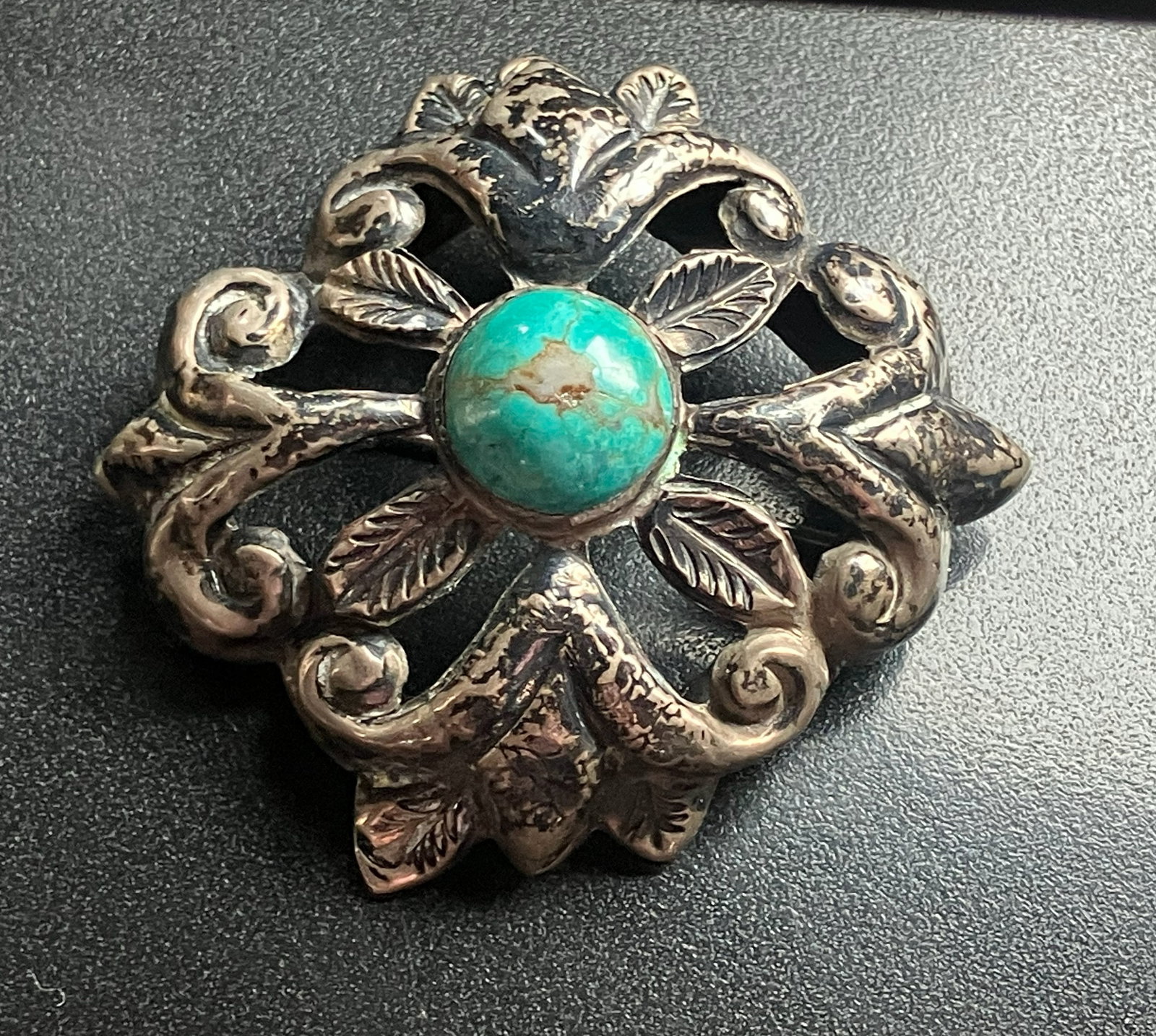 Vintage Silver Brooch Pin: Vintage Silver Brooch Pin, Size: 2"