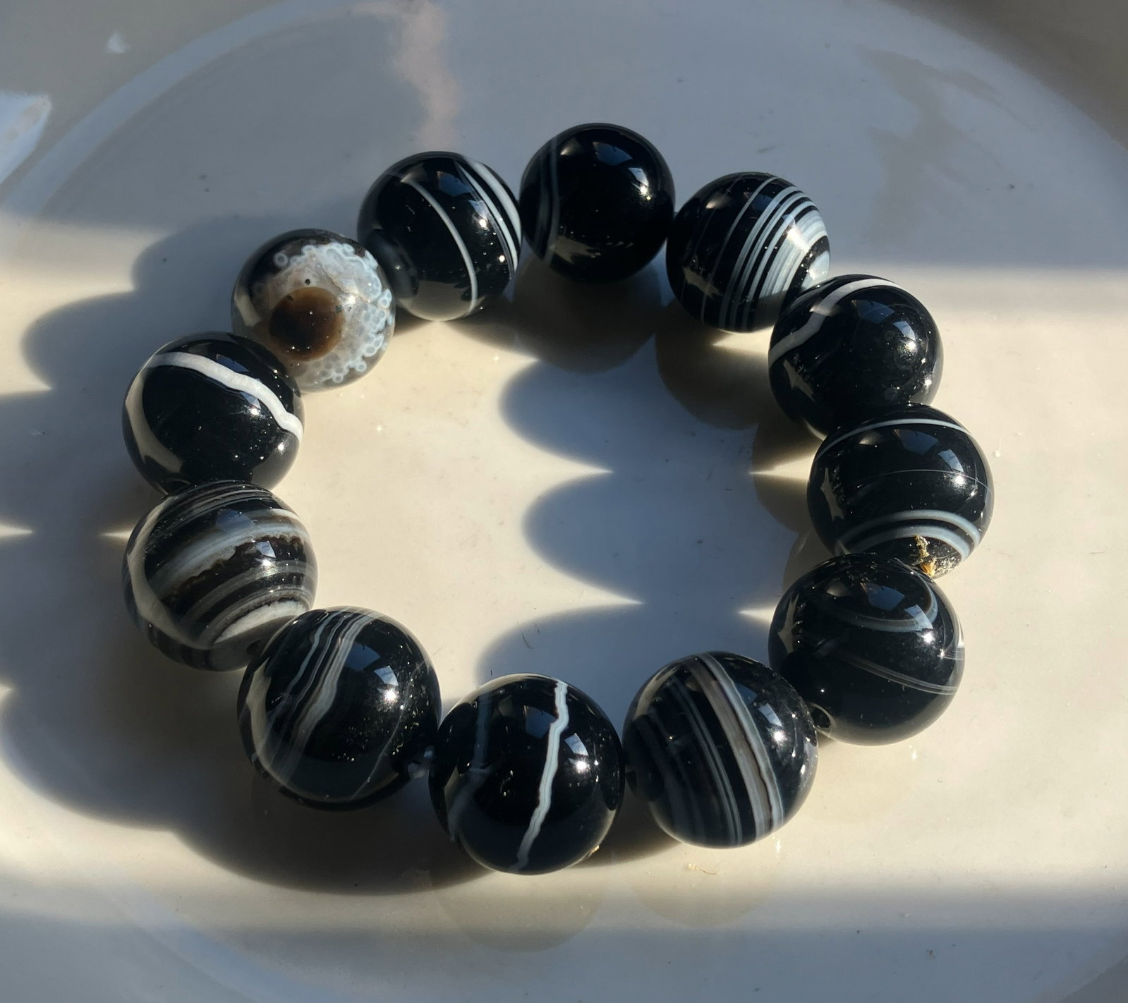 Agate Bracelet: Agate Bracelet, Size of each bead: 20mm
