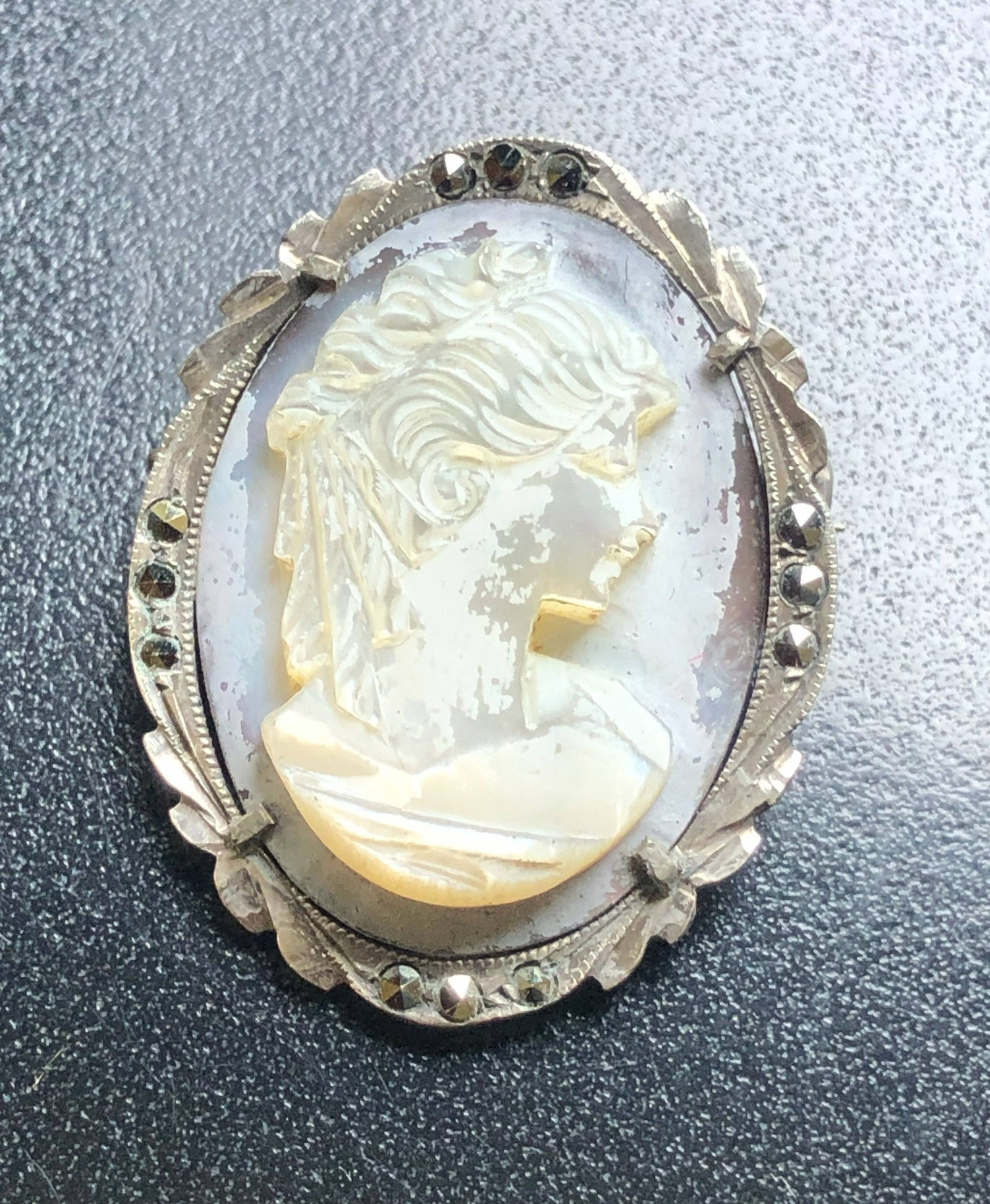 Vintage Cameo Silver Brooch Pin: Vintage Cameo Silver Brooch Pin, Size: 1.35"
