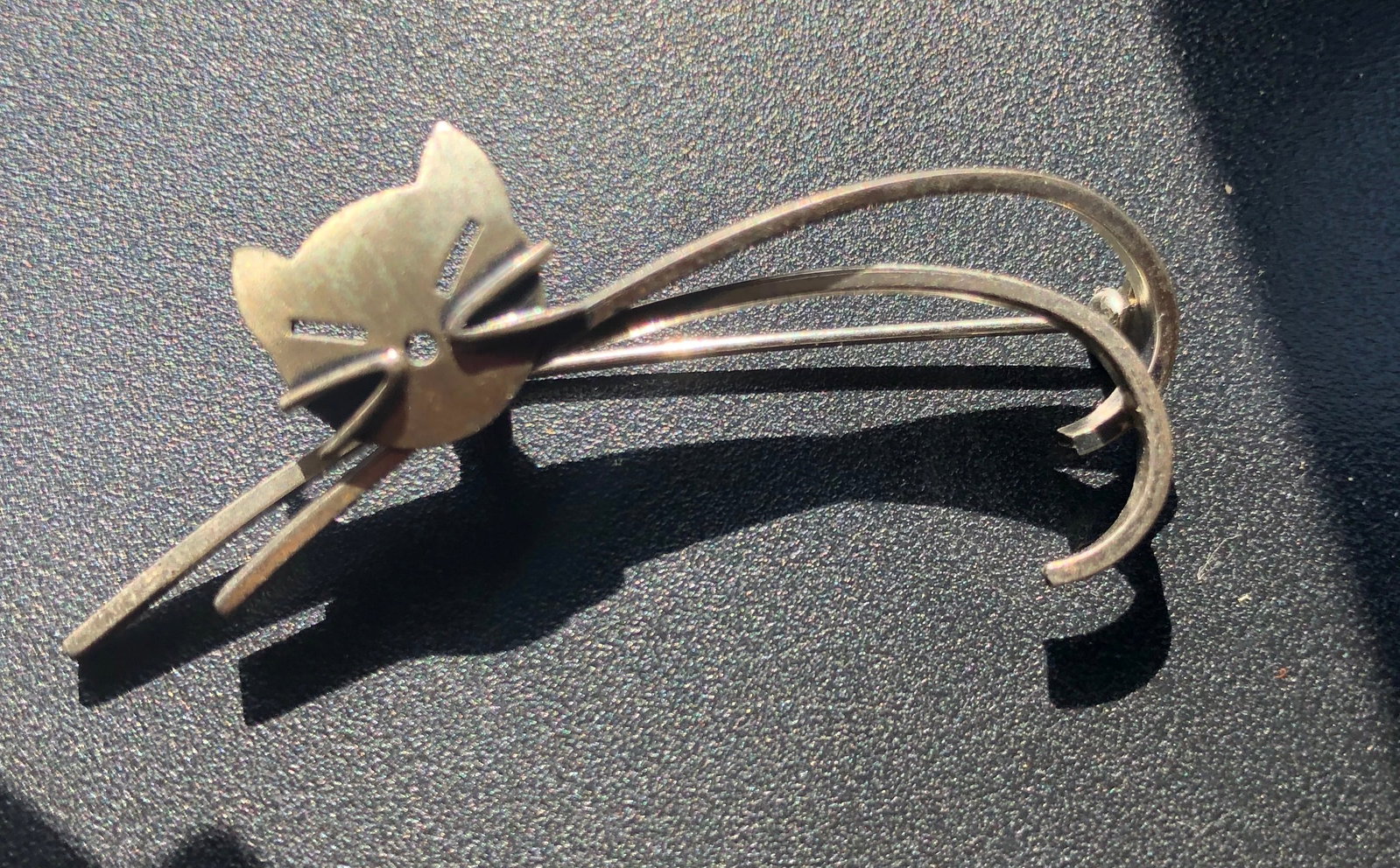 Vintage Silver Brooch Pin: Vintage Silver Brooch Pin, Size: 2"