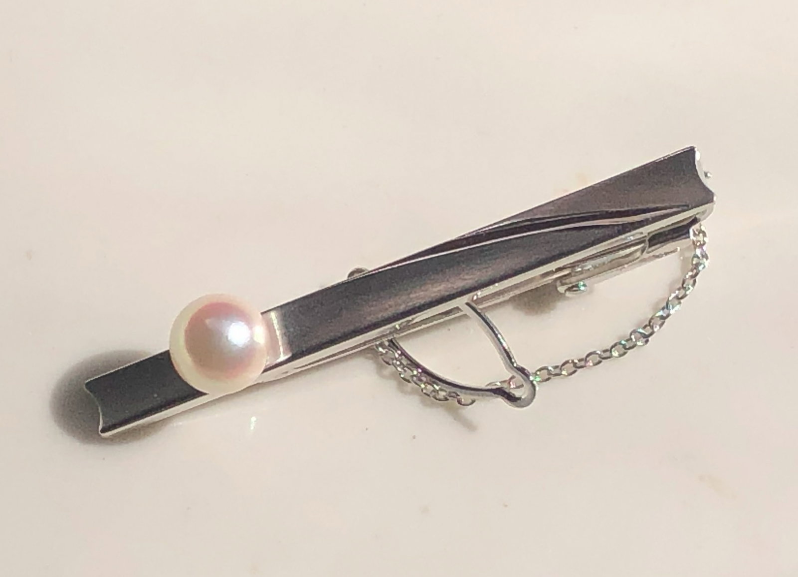 Vintage silver Pearl Tie clasp: Vintage silver Pearl Tie clasp