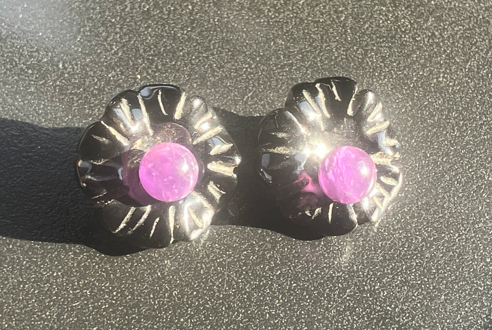 Pair of 14K Gold Earrings: Pair of 14K Gold Earrings
