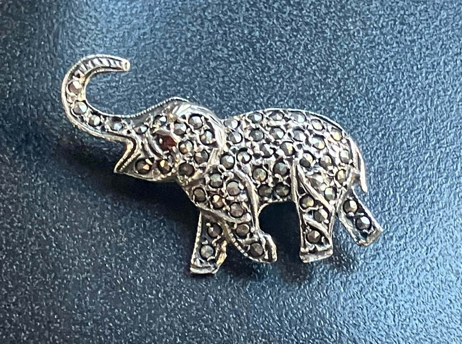 Vintage Silver Brooch Pin: Vintage Silver Brooch Pin