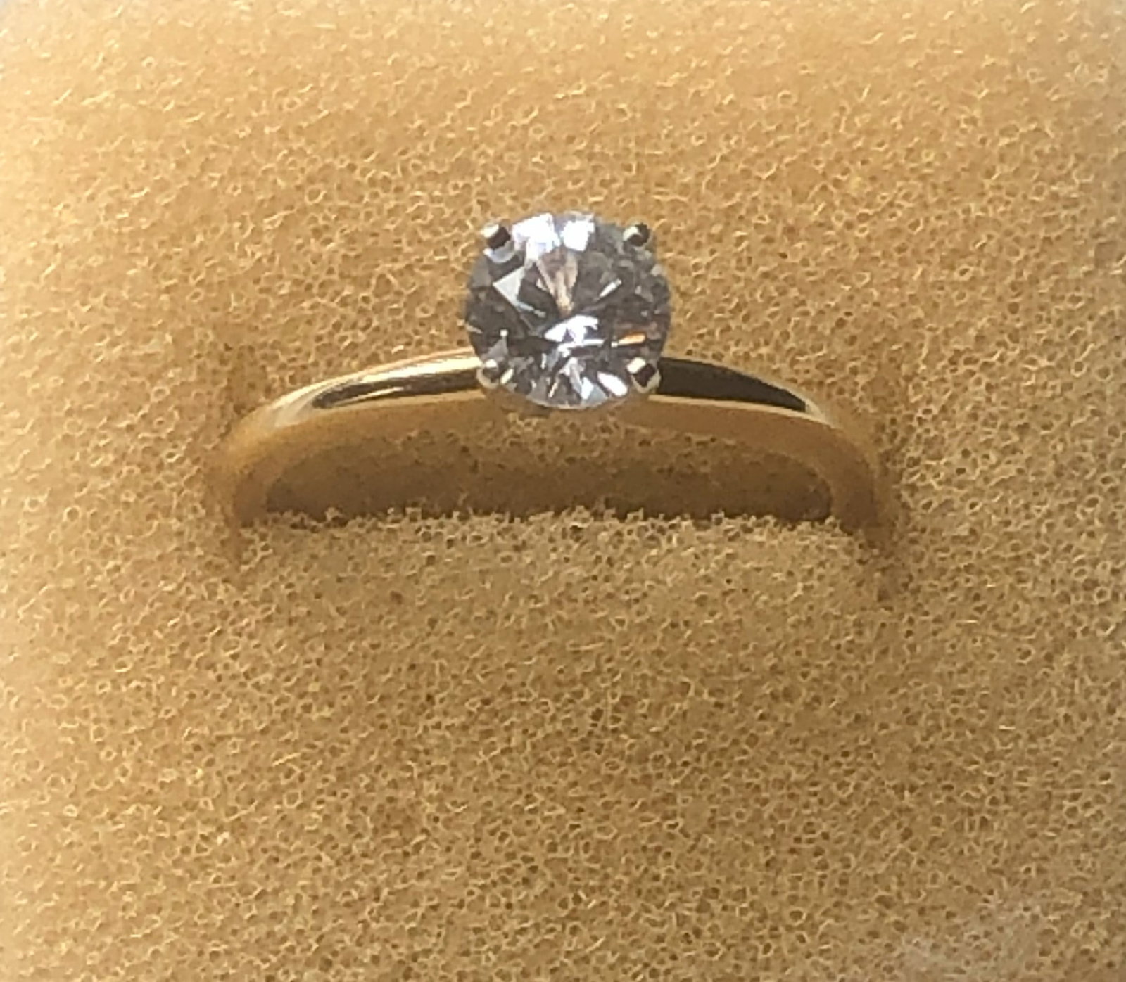 14K Gold Ring: 14K Gold Ring, Size 8, weight 2.7g