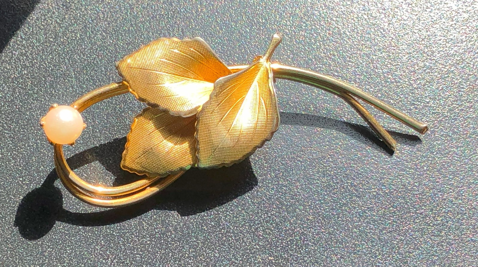 Vintage Gold Filled Brooch Pin: Vintage Gold Filled Brooch Pin, weight 6.5g.