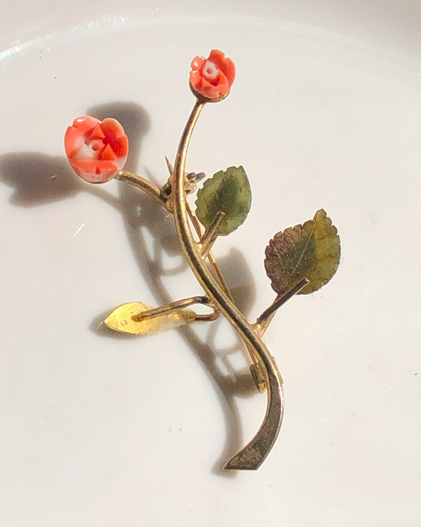 Vintage Coral Brooch Pin: Vintage Coral Brooch Pin