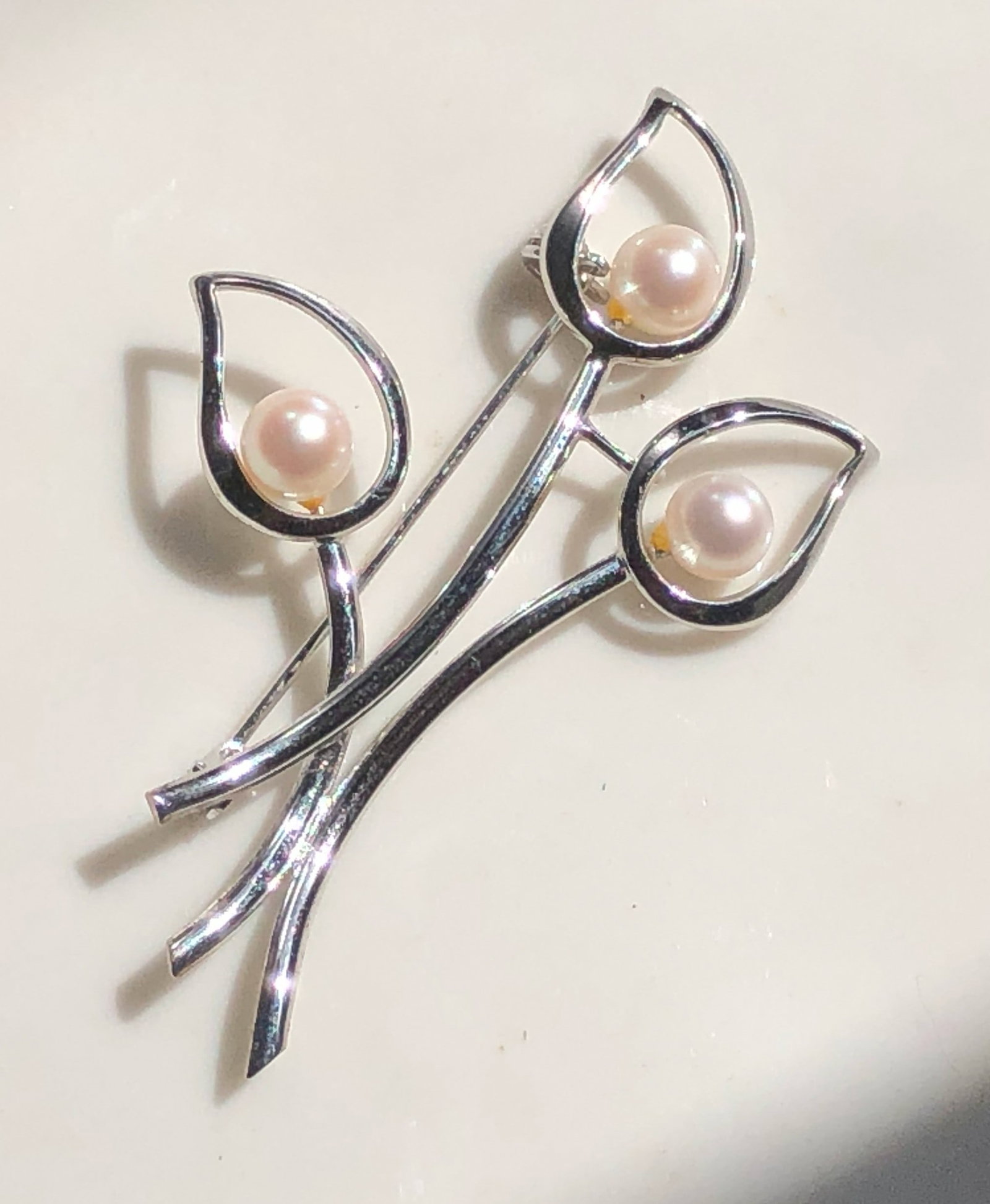 Vintage Silver Sea Pearl Brooch Pin: Vintage Silver Sea Pearl Brooch Pin