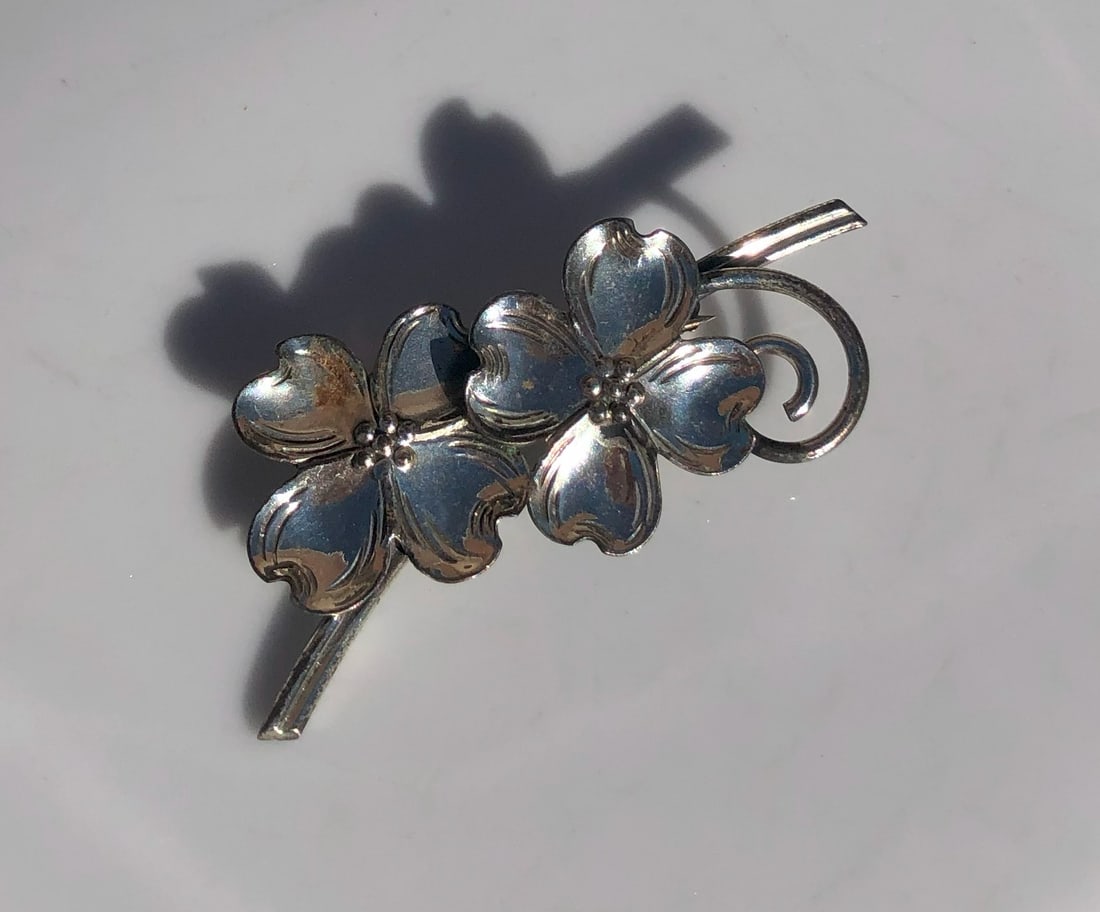 Vintage Silver Brooch Pin: Vintage Silver Brooch Pin