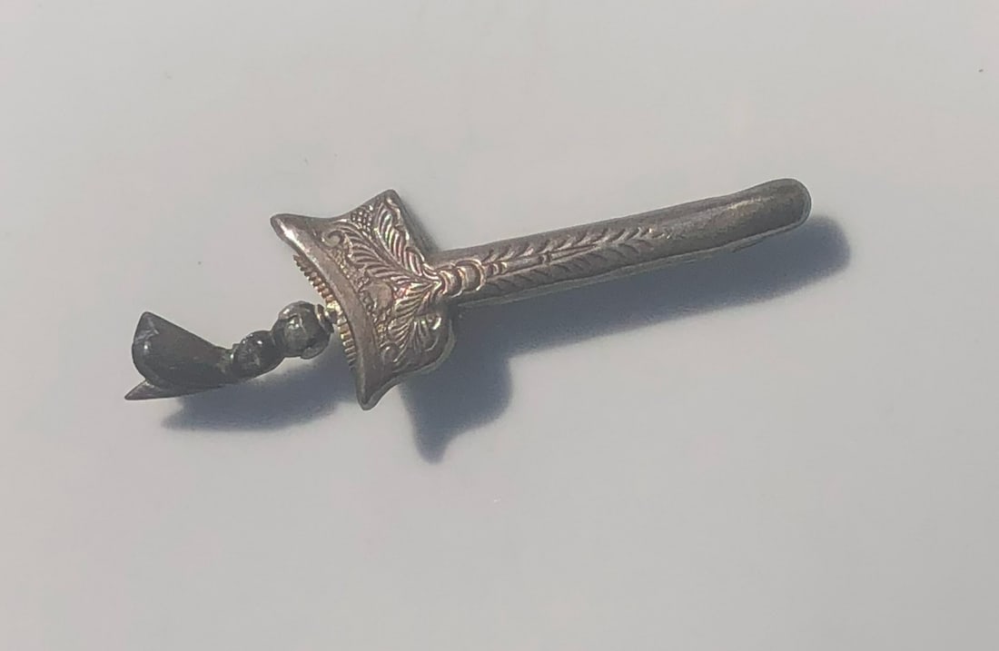 Vintage Silver Brooch Pin: Vintage Silver Brooch Pin