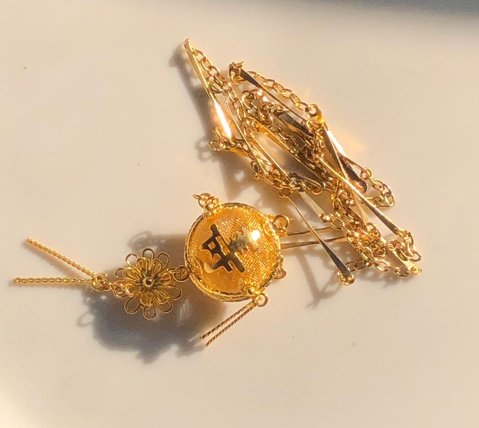 Gold Color Pendant Necklace: Elegant gold Color pendant necklace with intricate design.