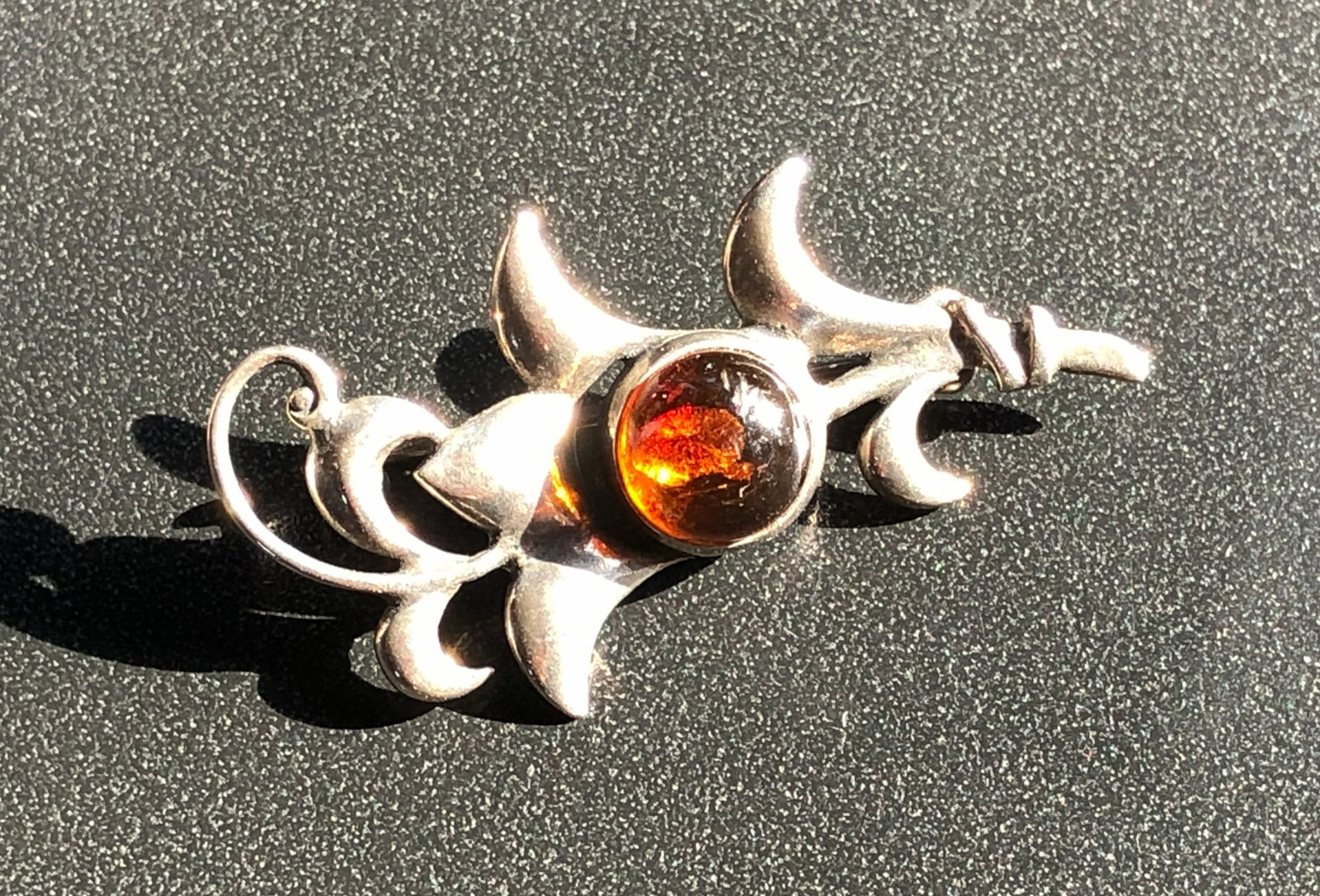 Vintage Silver Amber Brooch Pin: Vintage Silver Amber Brooch Pin