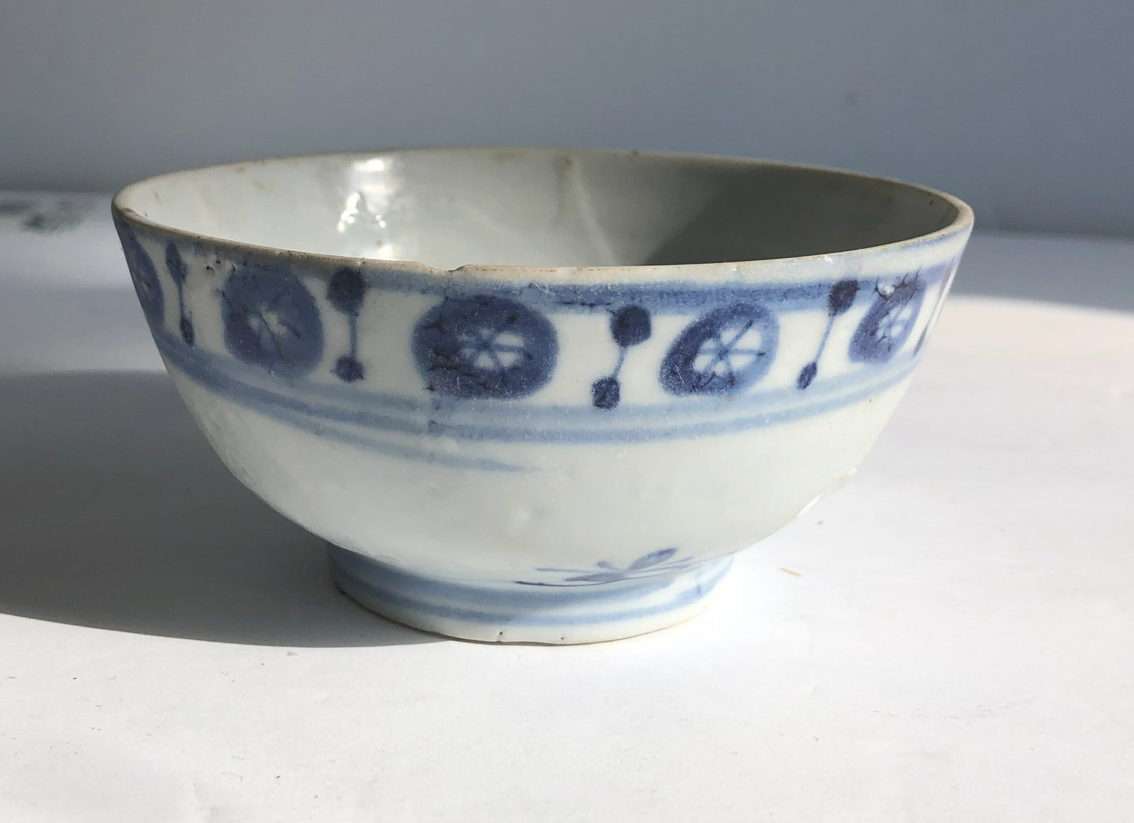 Antique Blue and White Ming Bowl: Antique Blue and White Ming Bowl, Size: 4" x 2"