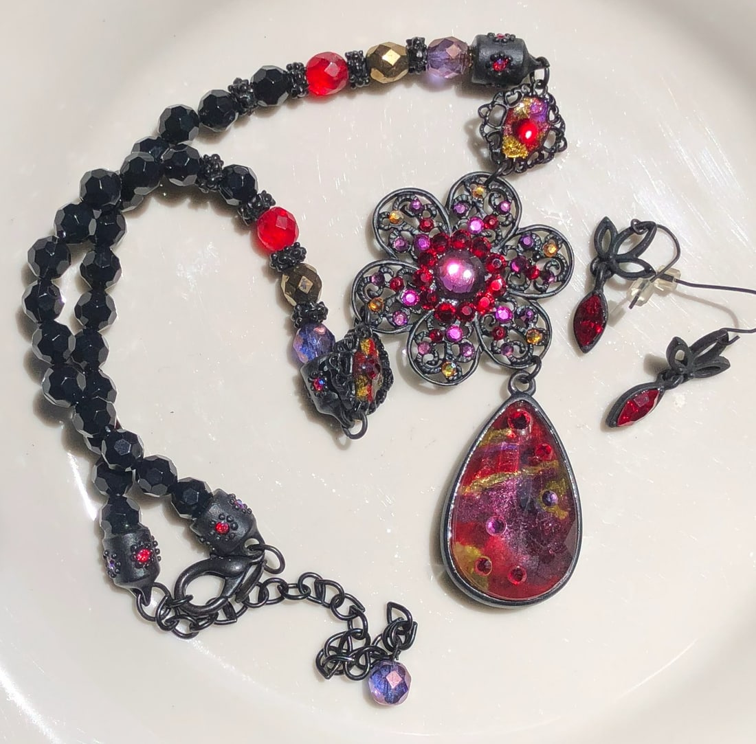 A stunning necklace and earring set featuring colorful beads and intricate designs. (1 of 1)