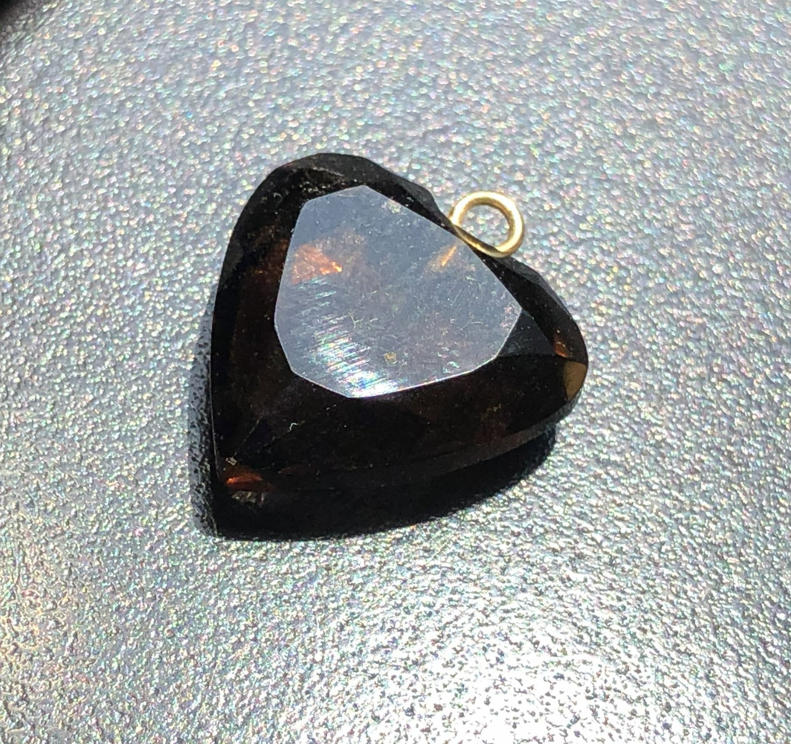 A beautiful heart-shaped gemstone pendant with a gold loop, perfect for necklaces: A beautiful heart-shaped gemstone pendant with a gold loop, perfect for necklaces