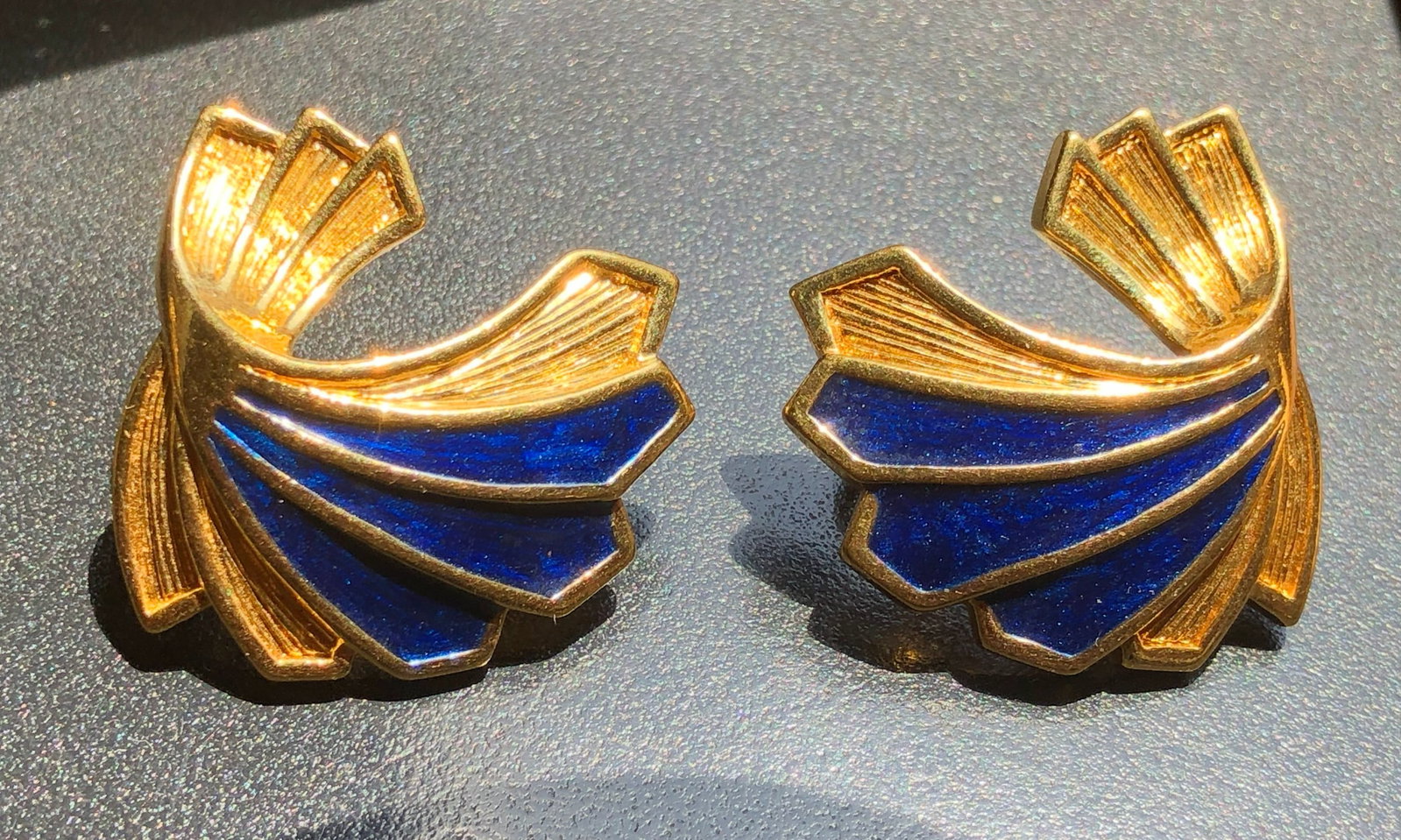 Elegant gold color and blue earrings with a unique fan design (1 of 2)