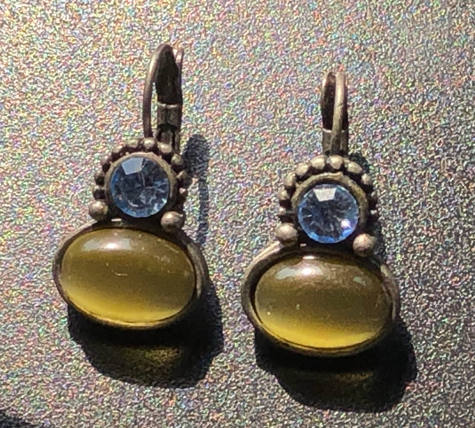 Elegant vintage earrings with blue and amber stones: Elegant vintage earrings with blue and amber stones