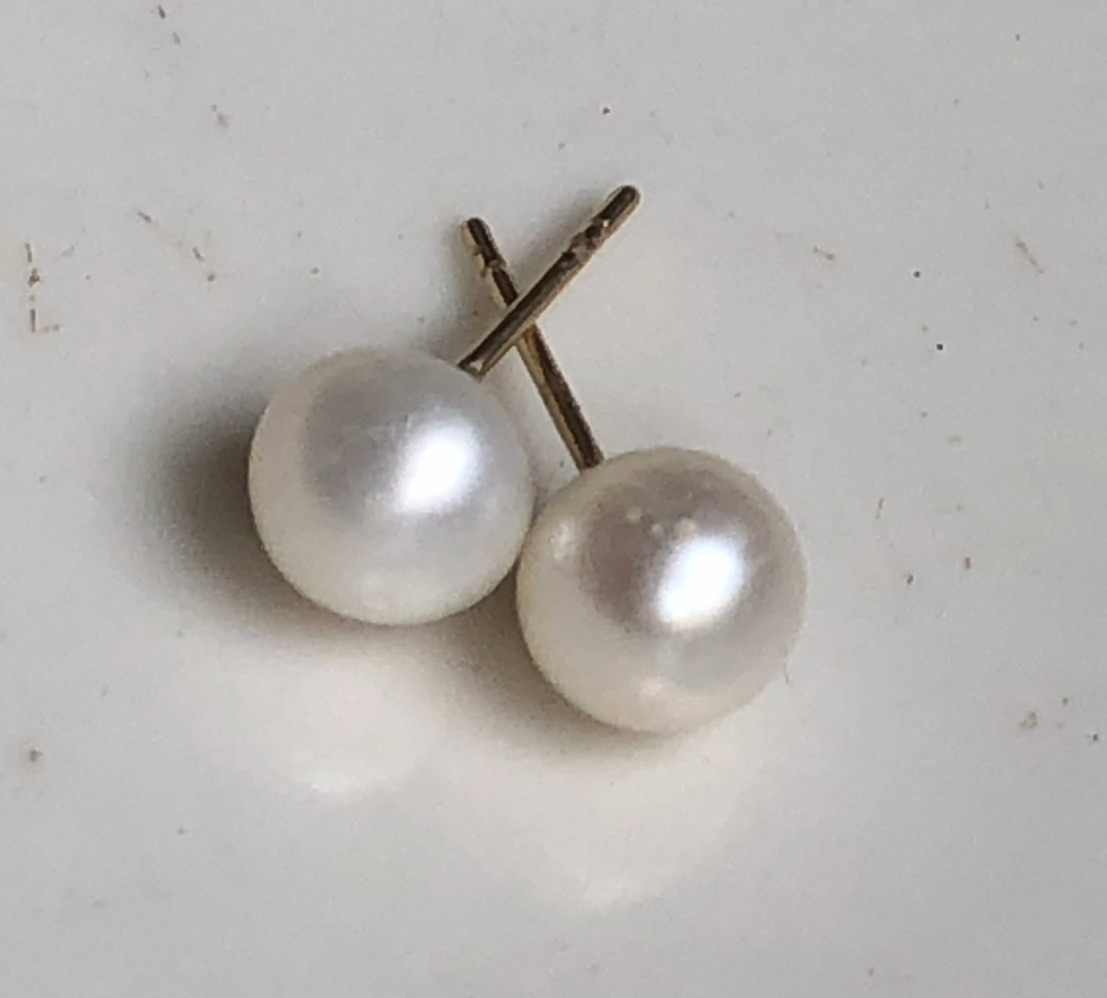 Pair of 14K Gold Pearl Earrings: Pair of 14K Gold Pearl Earrings