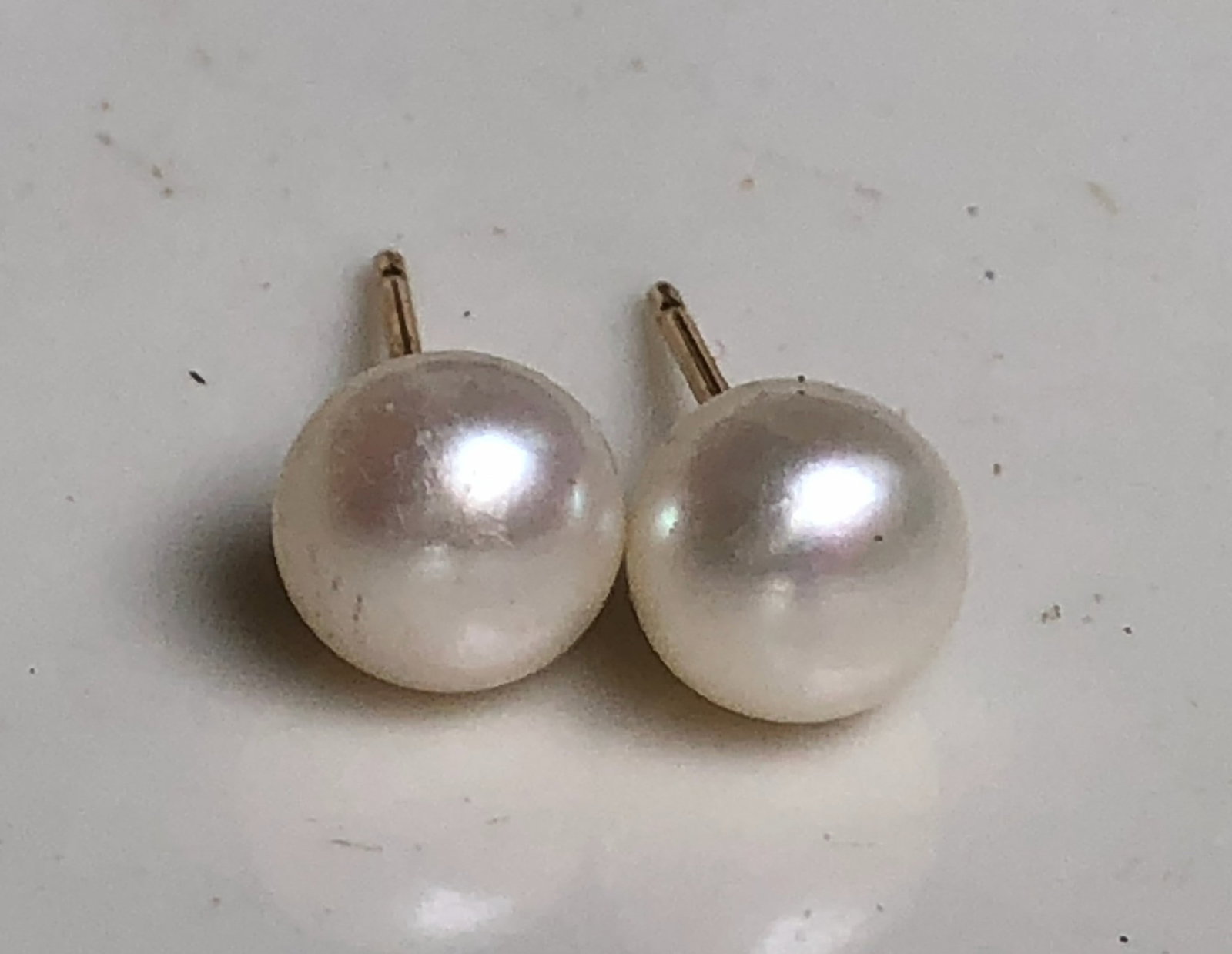 Pair of 14K Gold Pearl Earrings: Pair of 14K Gold Pearl Earrings