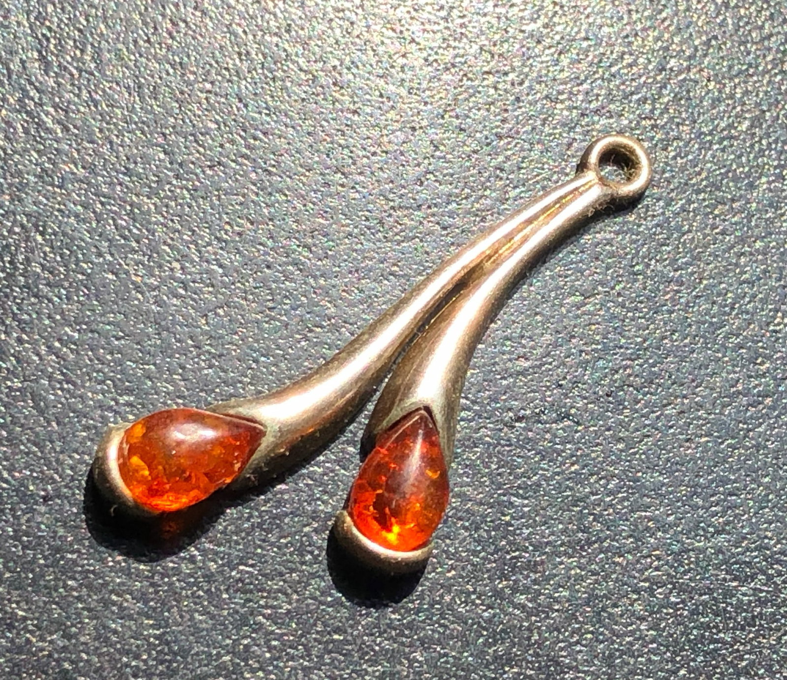 Vintage Silver Amber Pendant: Vintage Silver Amber Pendant