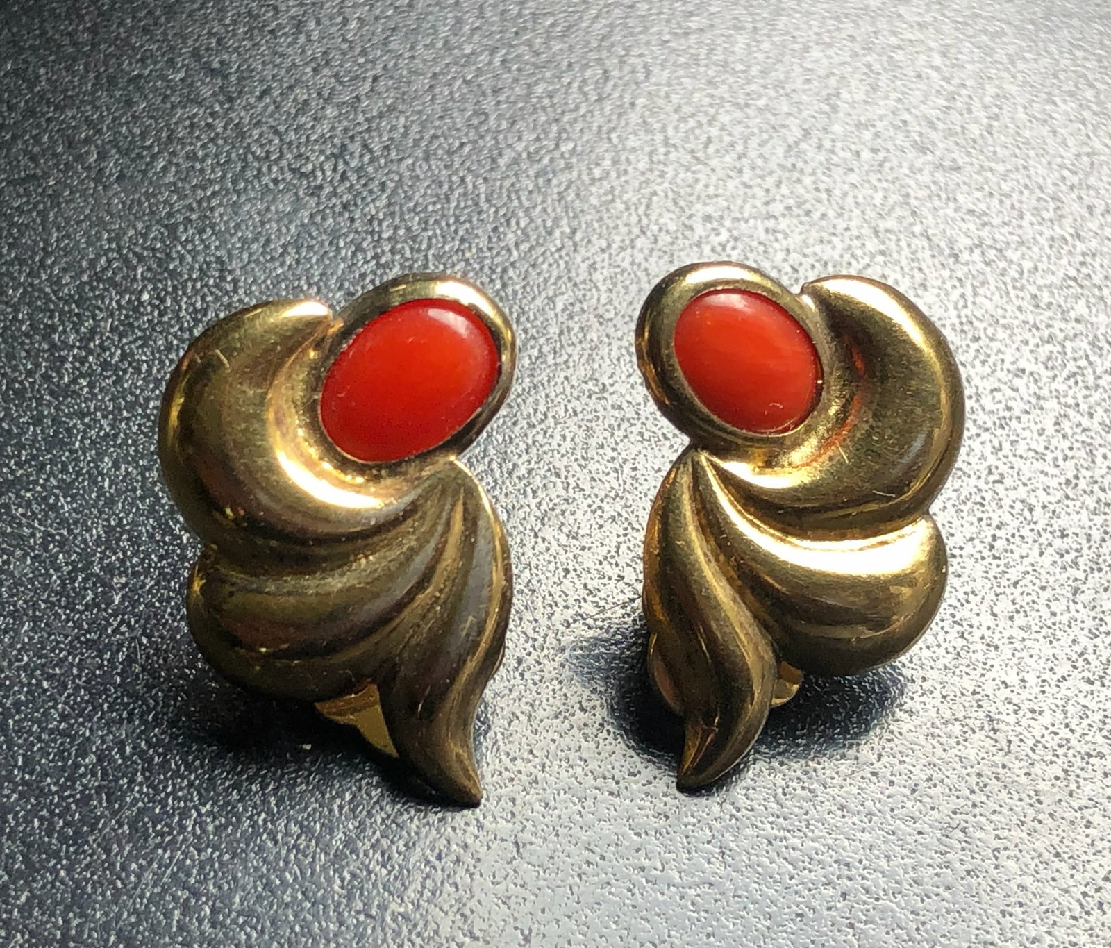 Pair of Silver Earrings: Pair of Silver Earrings