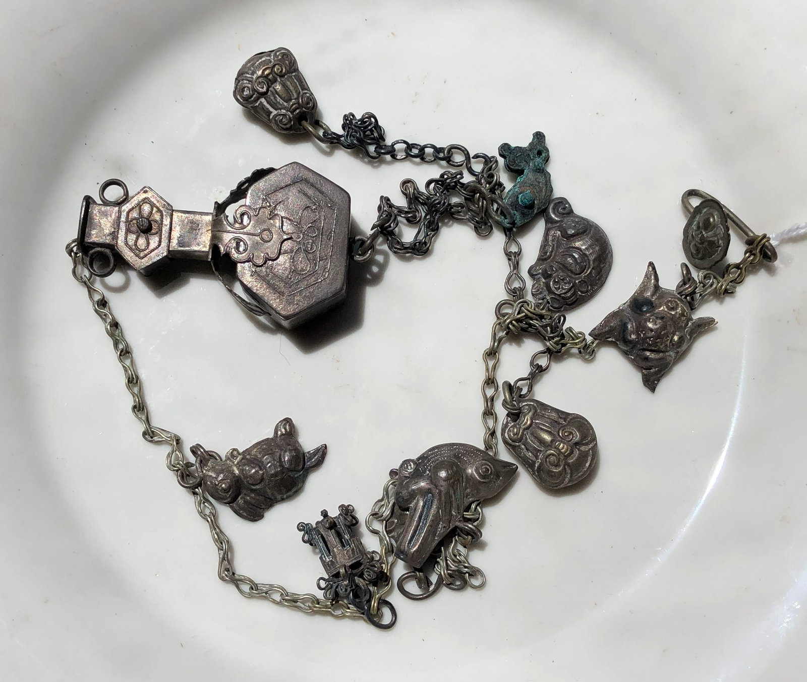 Antique Silver Chain: Antique Silver Chain, weight 62.8g