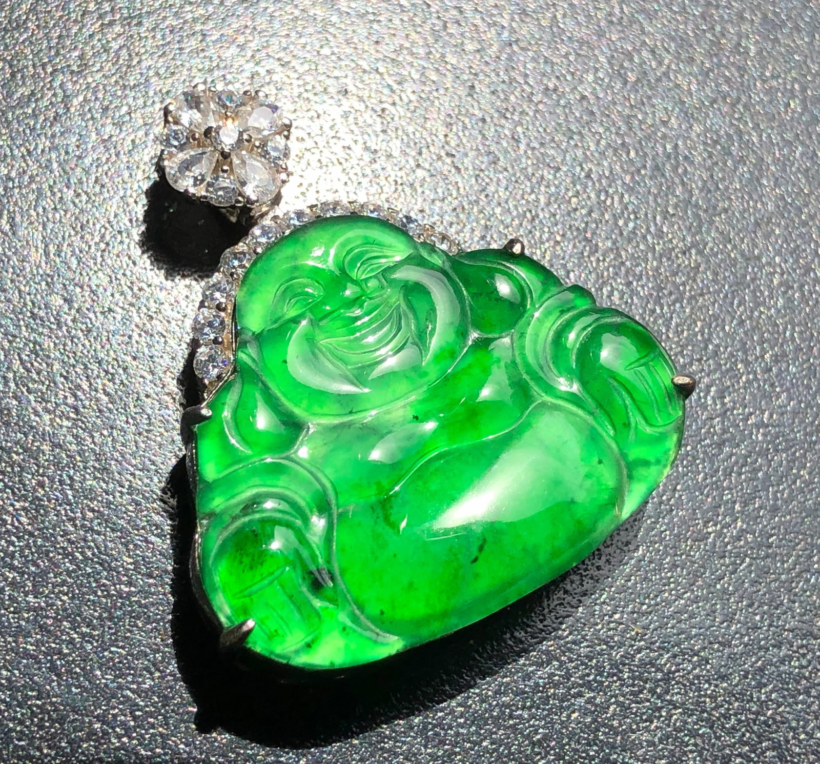 Natural Jadeite Pendant: Natural Jadeite Pendant, Size: 1.25"x 1.1"