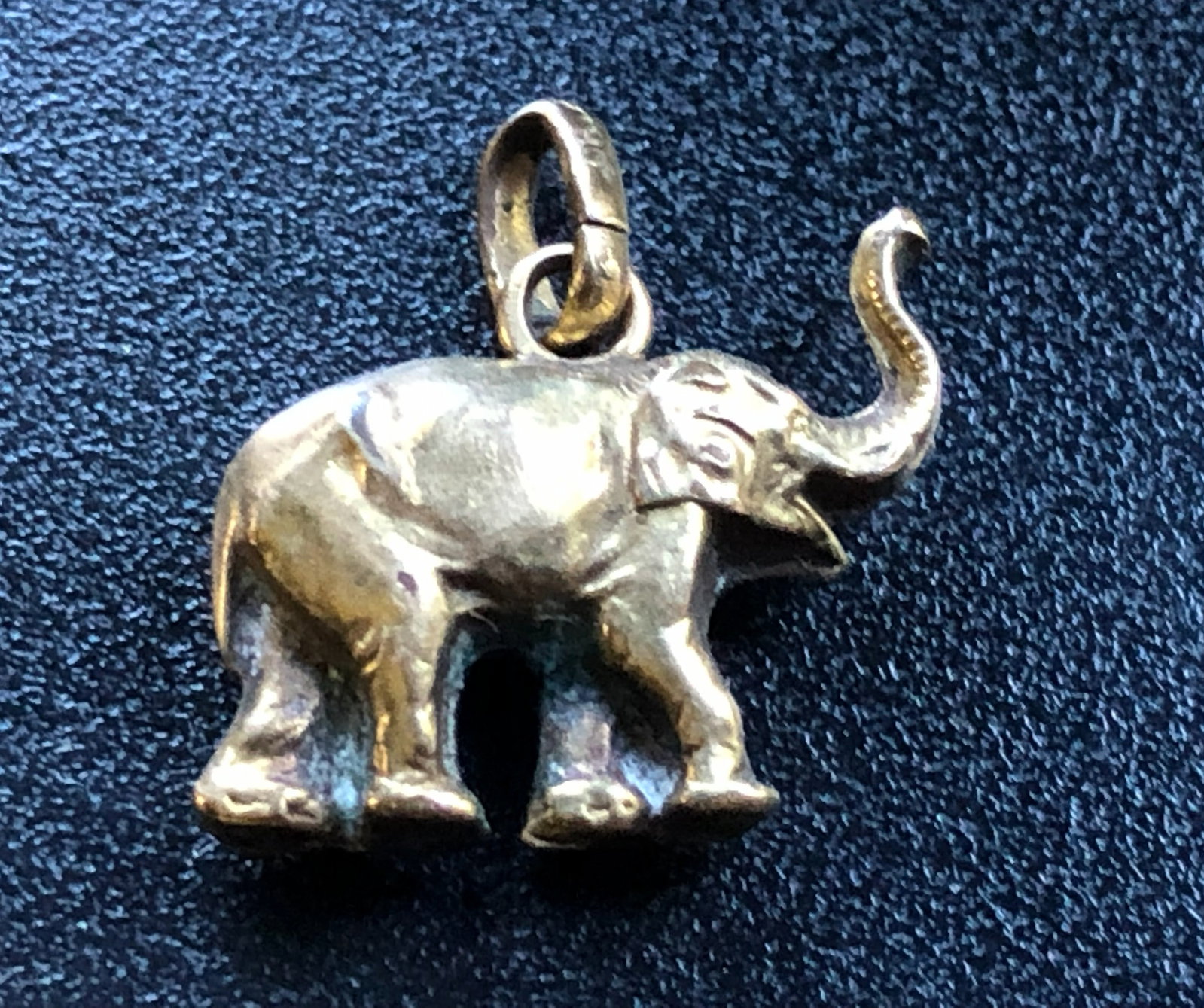18K Gold Elephant Pendant: 18K Gold Elephant Pendant, weight 1g