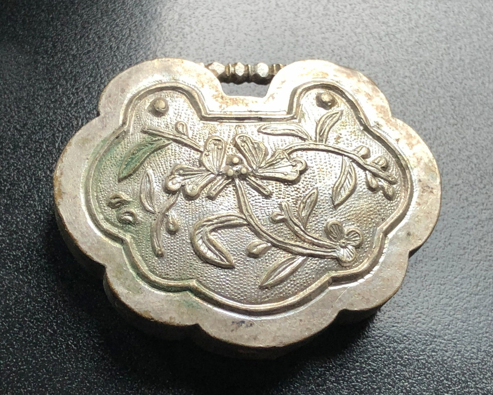 Antique Silver Lock: Antique Silver Lock, Size: 2", weight 23g