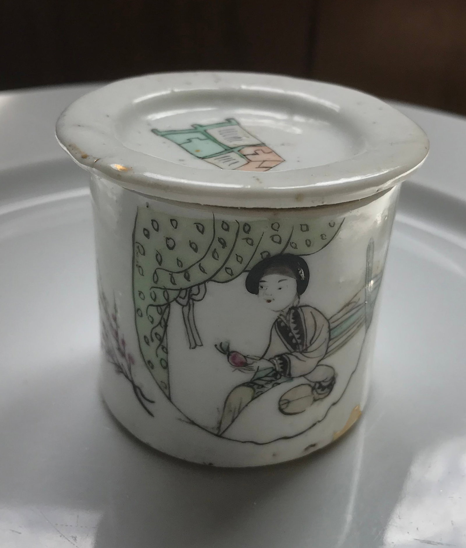 Antique Chinese Porcelian Box with Cover, Size: 2": Antique Chinese Porcelian Box with Cover, Size: 2"