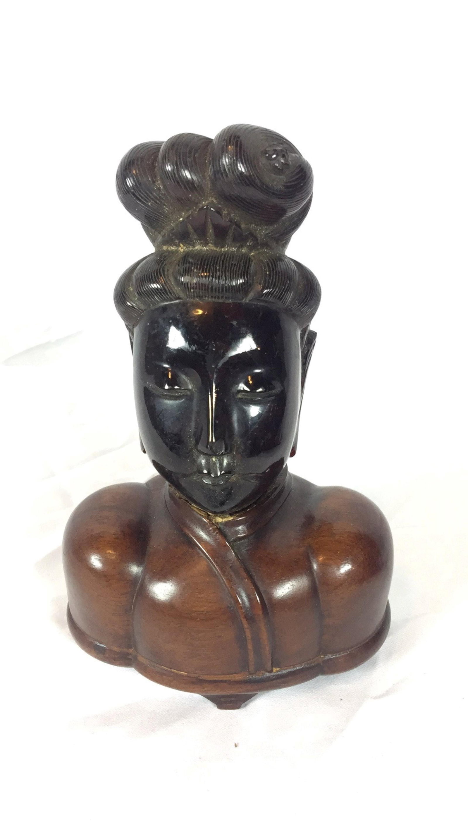Antique Chinese Amber Carved Lady on Wood Base, Size of Amber head: 5"x 2.75": Antique Chinese Amber Carved Lady on Wood Base, Size of Amber head: 5"x 2.75"