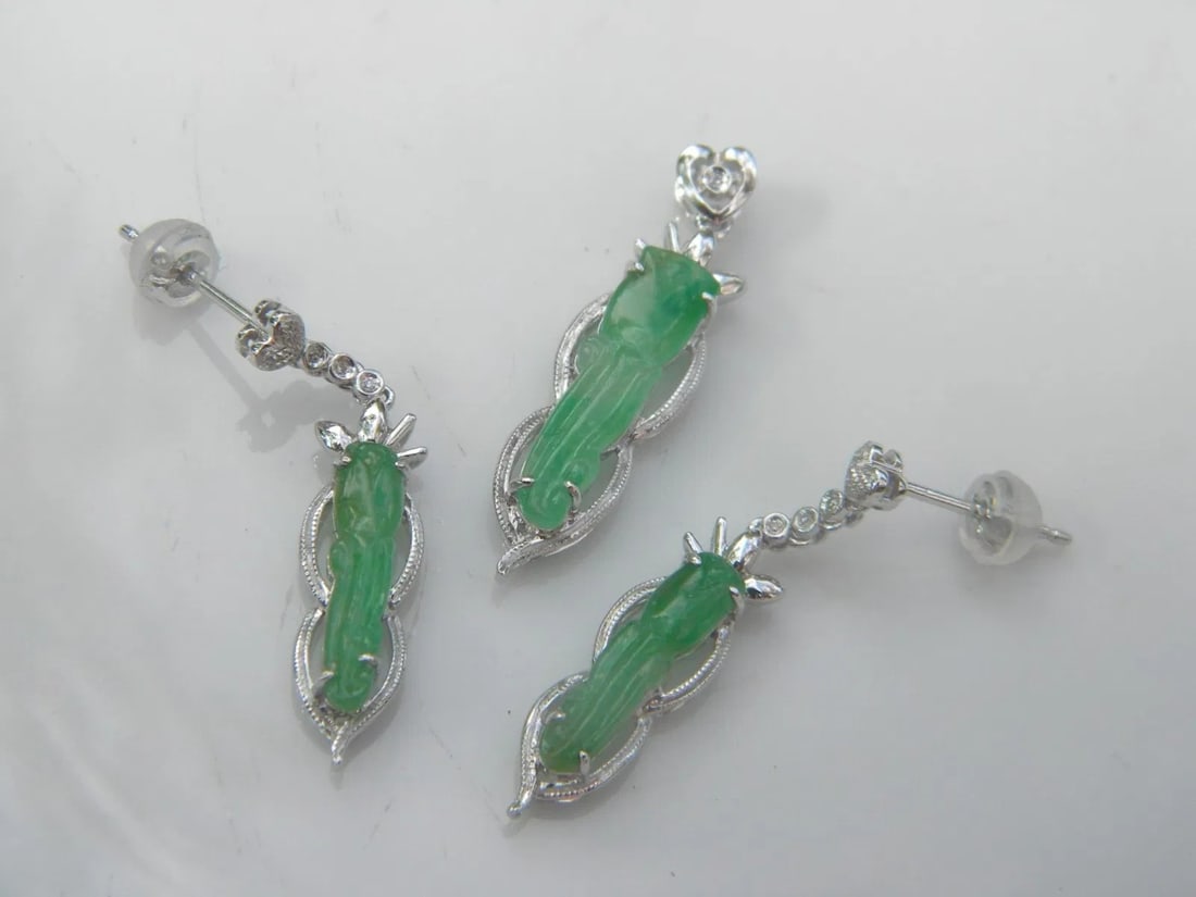 Set of 18K Gold Diamond Green Jadeite Earrings pendant, size of pendant 32mm x 8mm: Set of 18K Gold Diamond Green Jadeite Earrings pendant, size of pendant 32mm x 8mm