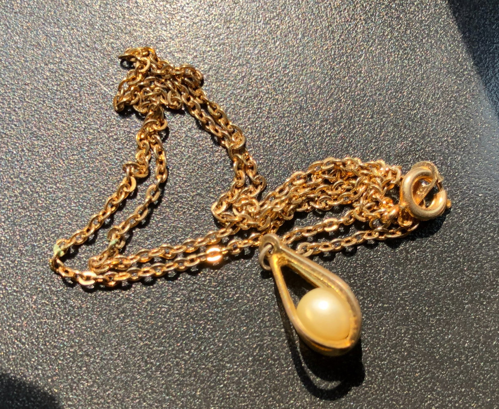 Elegant gold Plated chain necklace featuring a teardrop-shaped pearl pendant (1 of 1)