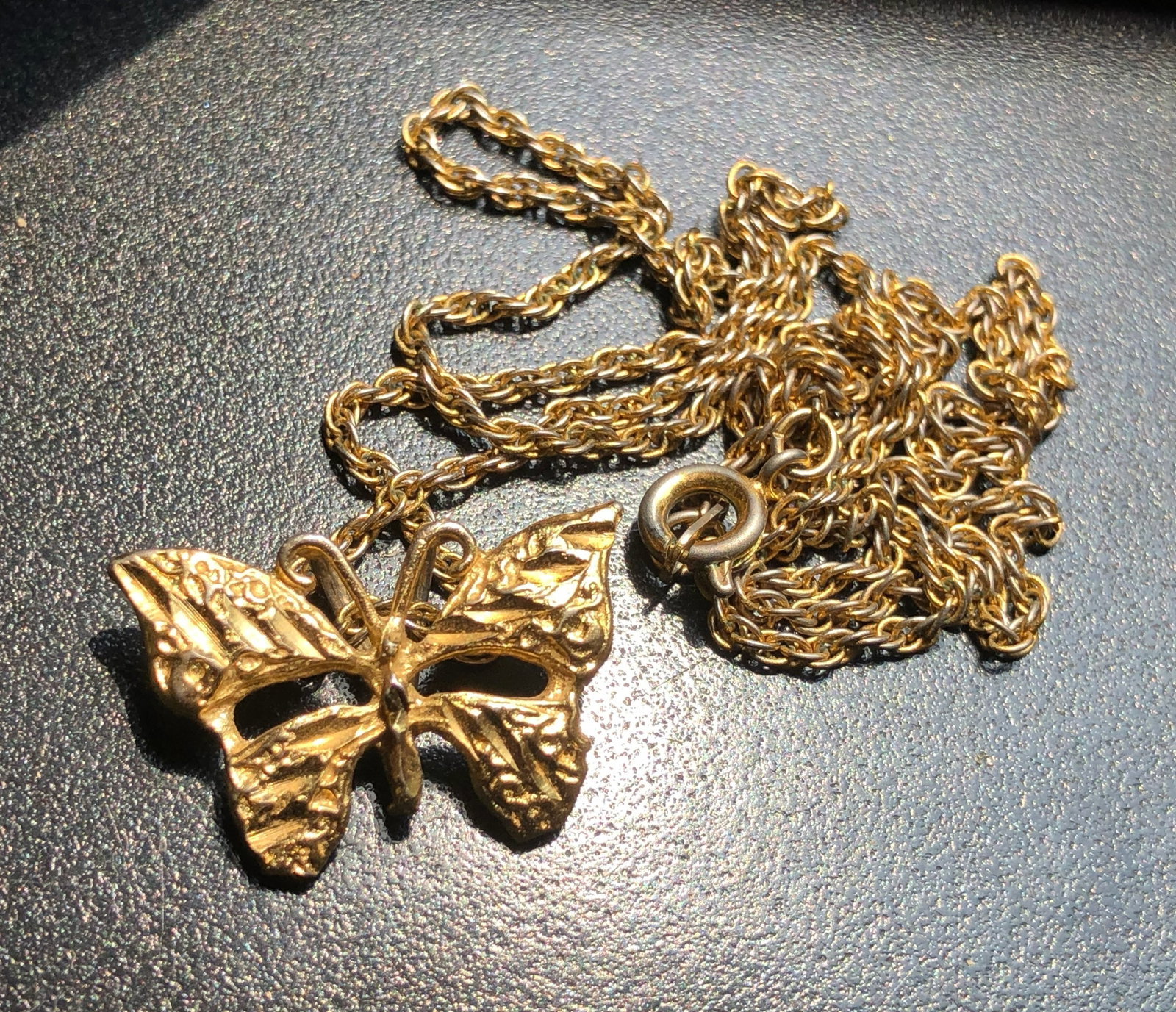 A beautiful gold Filled necklace with a butterfly pendant (1 of 4)