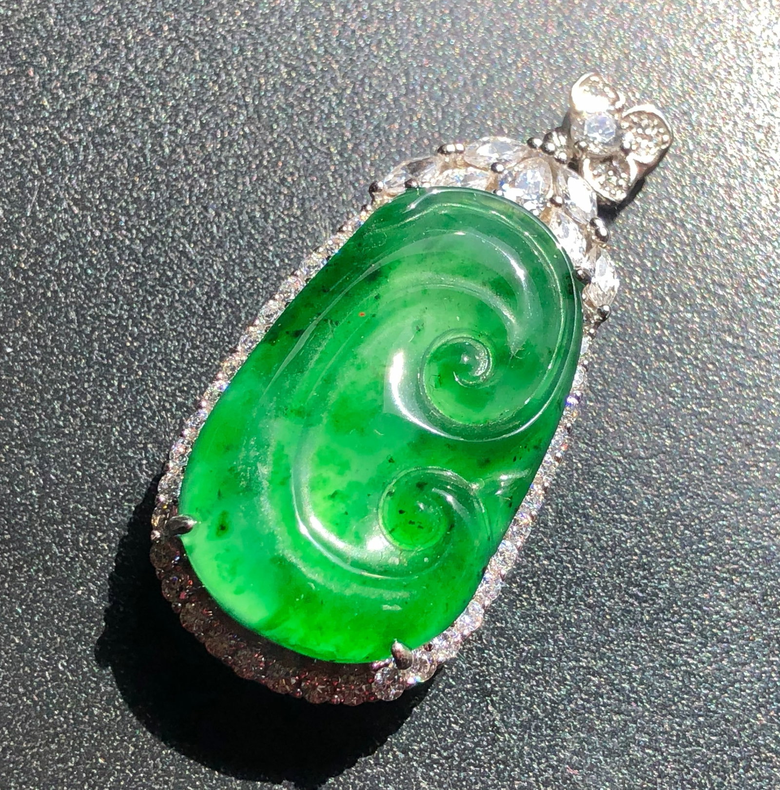 Natural Green Jadeite Pendant: Natural Green Jadeite Pendant, Size: 1.25"