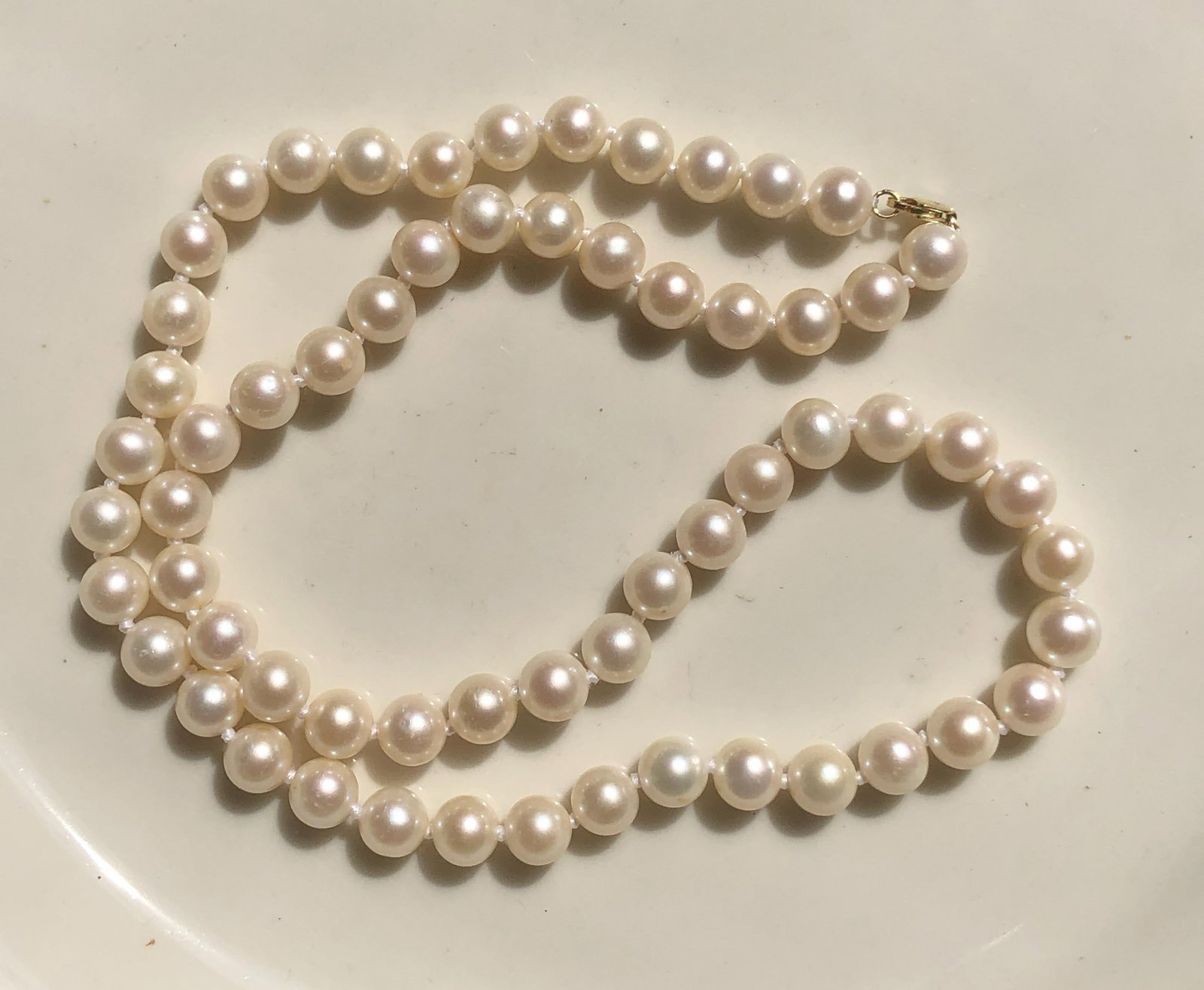 Vintage Pearl Necklace 10K Gold Clasp: Vintage Pearl Necklace 10K Gold Clasp