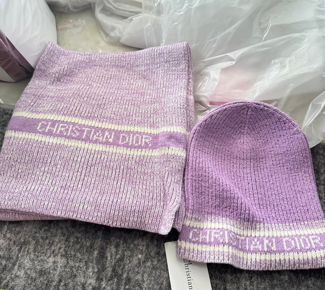 Set of New Hat and Scalf: Set of New Hat and Scalf