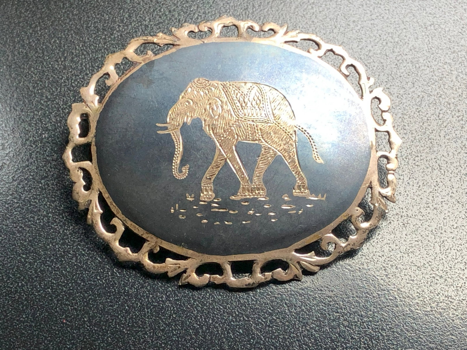 Vintage Silver Brooch Pin: Vintage Silver Brooch Pin, weight 9.3g