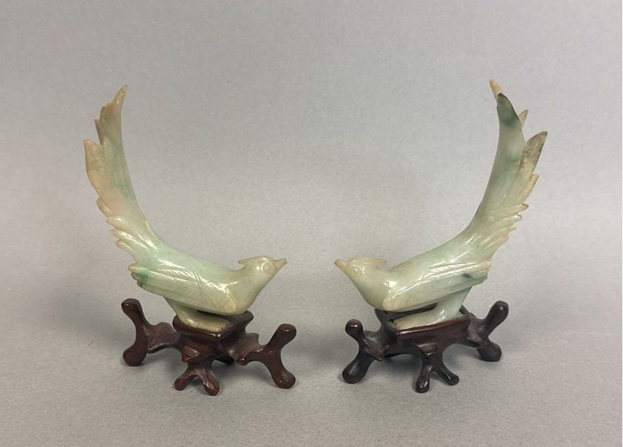 Pair of Chinese jadeite bird figurines (1 of 2)