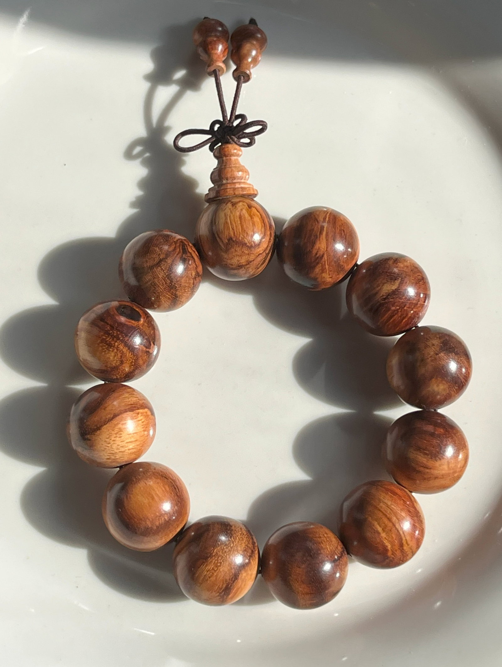 Vintage Huang Hua Li Beads Bracelet: Vintage Huang Hua Li Beads Bracelet, Size of each bead: 15mm