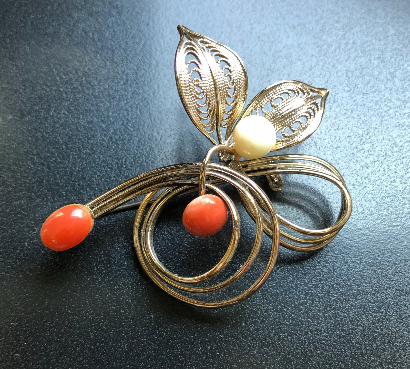 Vintage Gold Filled Coral Brooch Pin: Vintage Gold Filled Coral Brooch Pin