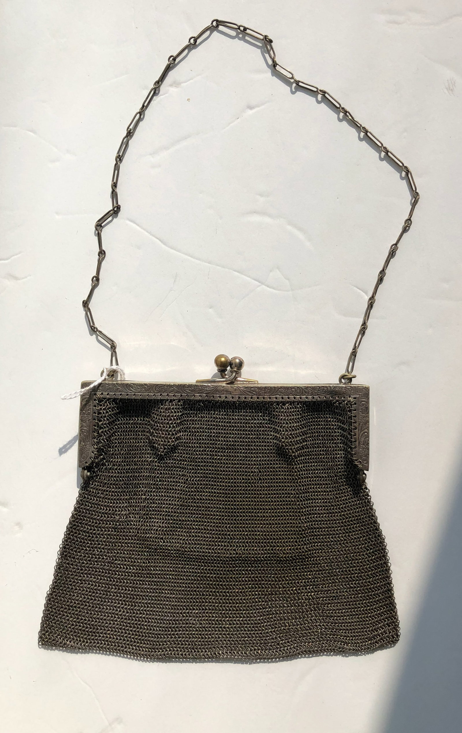 Vintage Silver Chainmail Purse: A classic vintage Silver chainmail purse with a metal clasp and chain handle. Weight 167g.