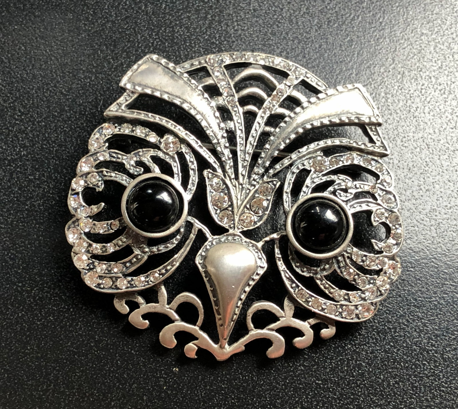 Vintage Silver Brooch: A beautifully crafted vintage silver brooch with intricate design. Size: 2"