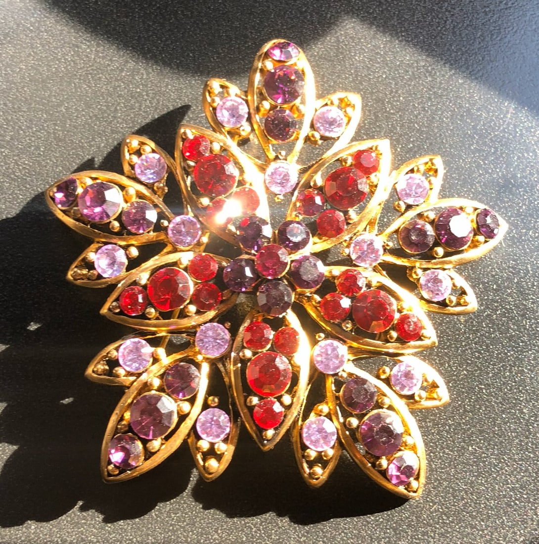 Vintage Brooch: A beautiful vintage brooch with red and purple gemstones,Size: 2.5"